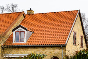 Nyt tegltag på rækkehus - Kanalbuen, 2870 Dyssegård