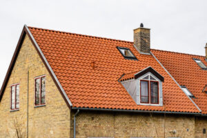 Nyt tegltag på rækkehus - Kanalbuen, 2870 Dyssegård