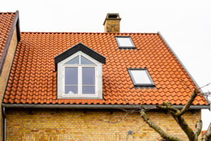 Nyt tegltag på rækkehus - Kanalbuen, 2870 Dyssegård